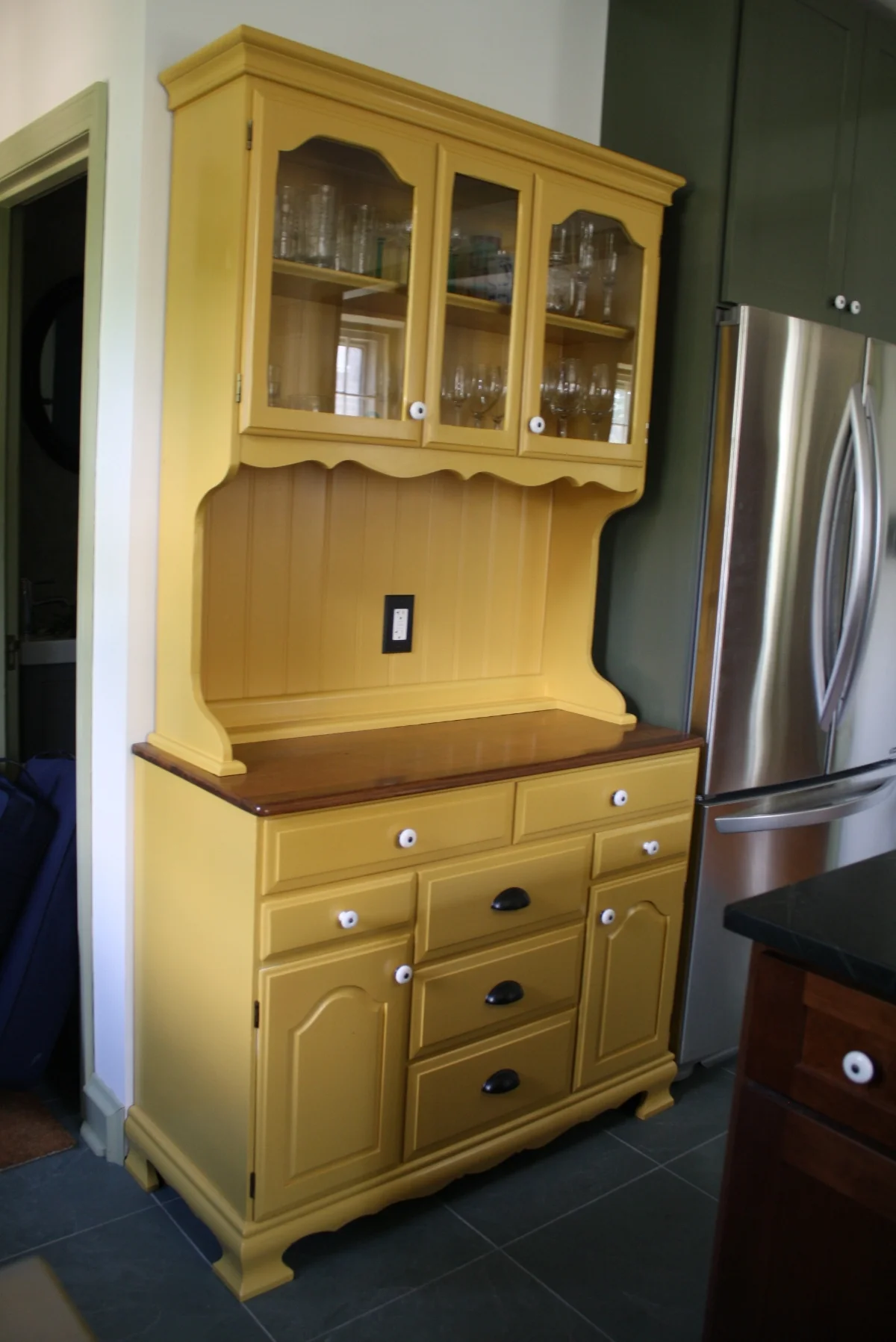 Yellow hutch outlet